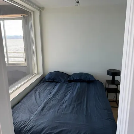 Sea View Close To Center, 2br