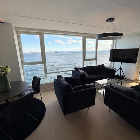 Sea View Close To Center, 2br Apartament *